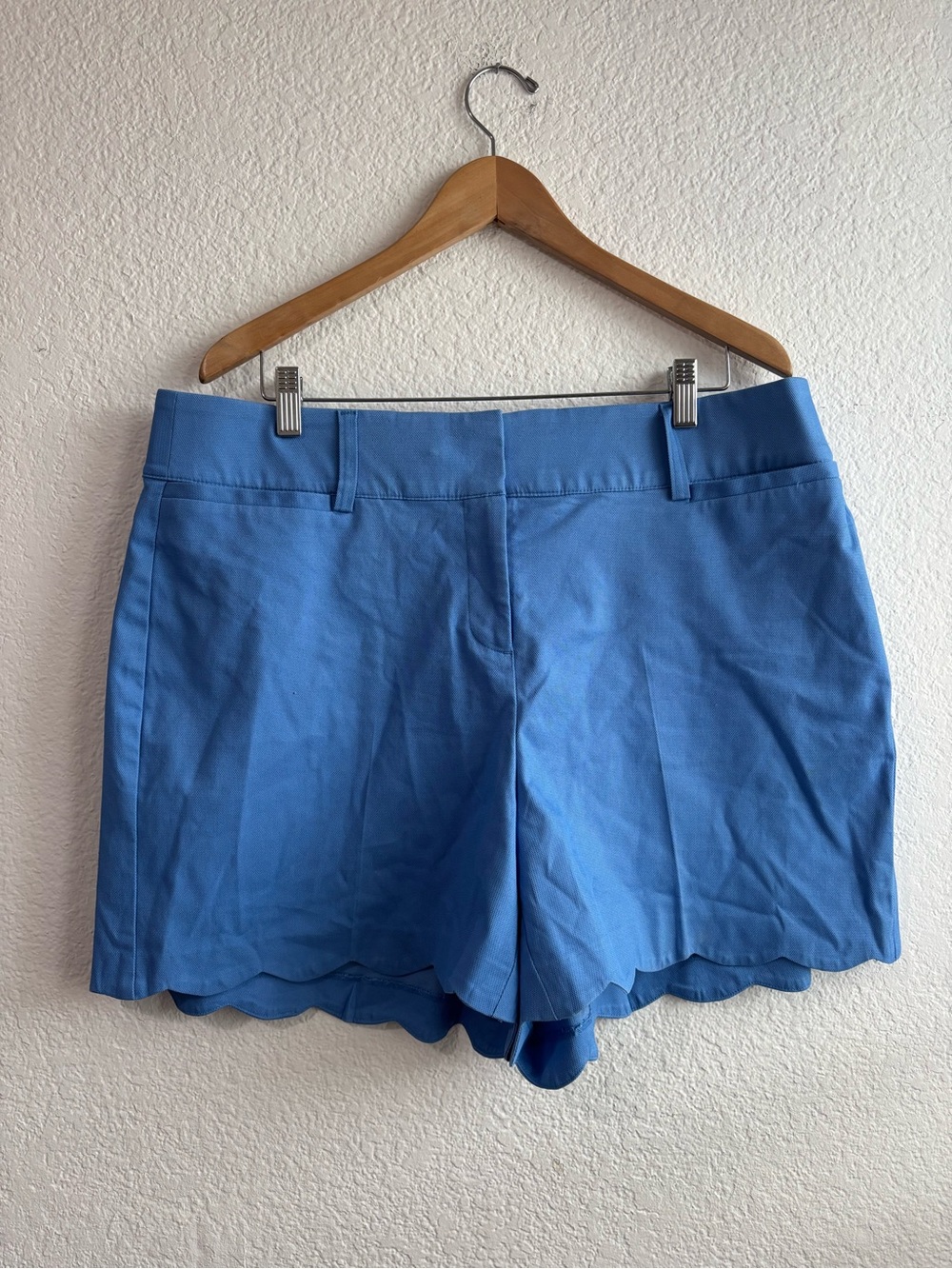 Lane Bryant Blue Scalloped Hem Shorts Size 16